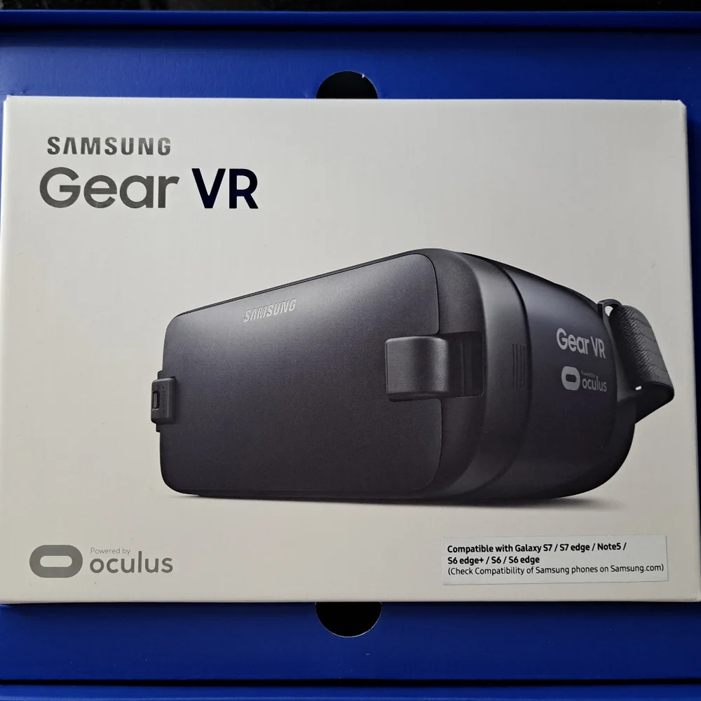 Samsung Gear VR Oculus Headset SM-R323 NEW IN BOX